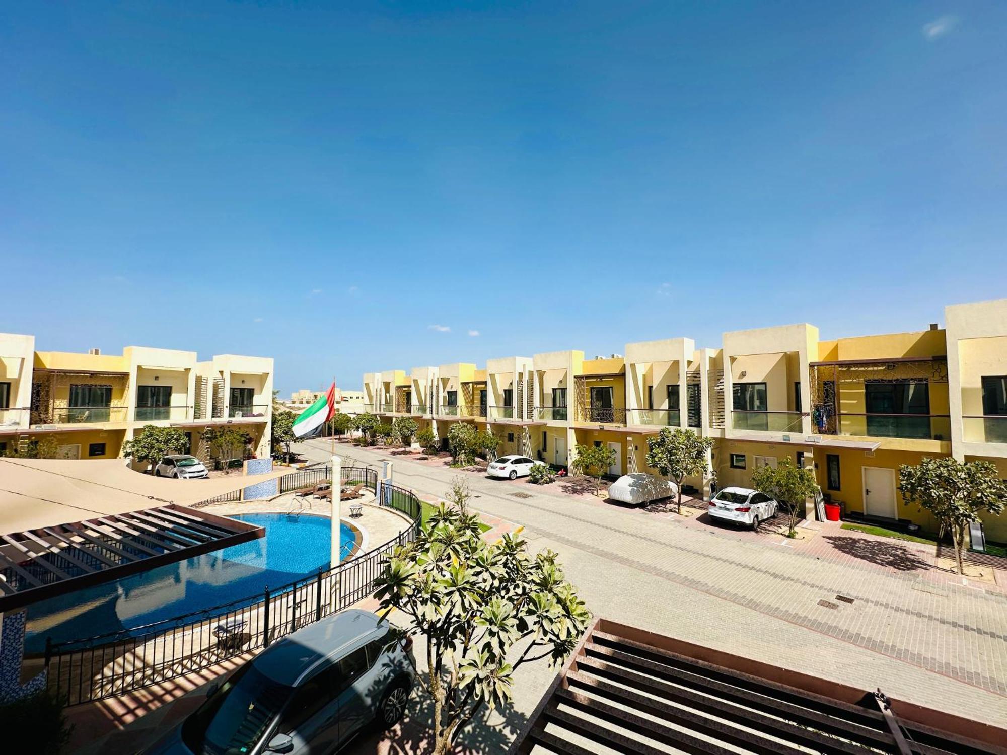 Villa Family-friendly 1br With Play Area+pool. Uae *
